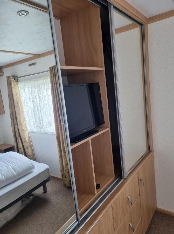 8 Berth Deluxe Caravan Pg156 Golden Palm Apartment