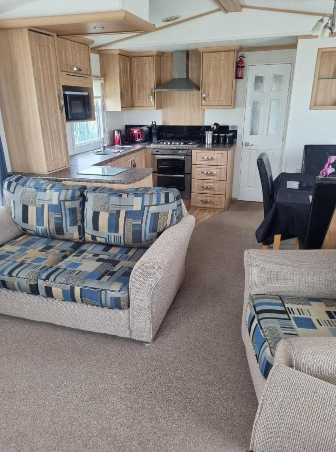 8 Berth Deluxe Caravan Pg156 Golden Palm