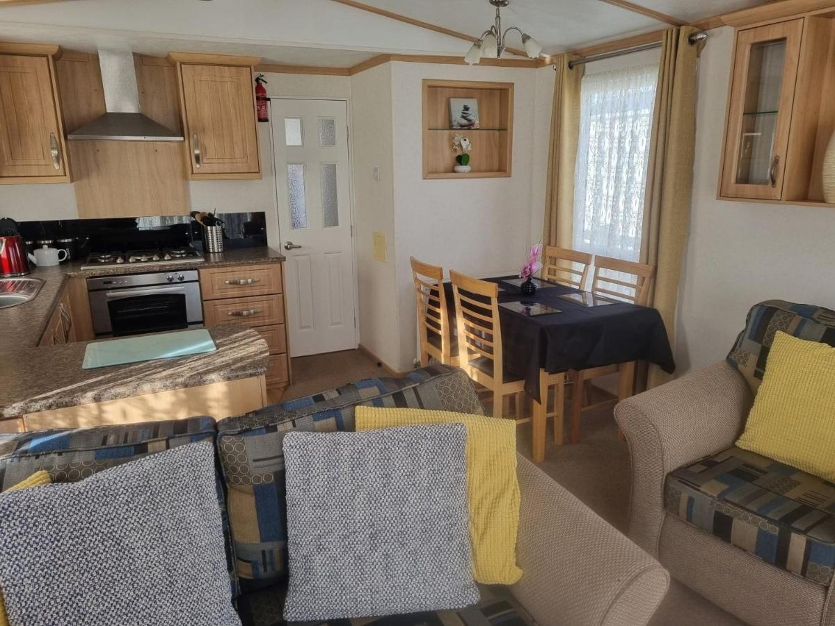 Apartment 8 Berth Deluxe Caravan Pg156 Golden Palm Chapel Saint Leonards