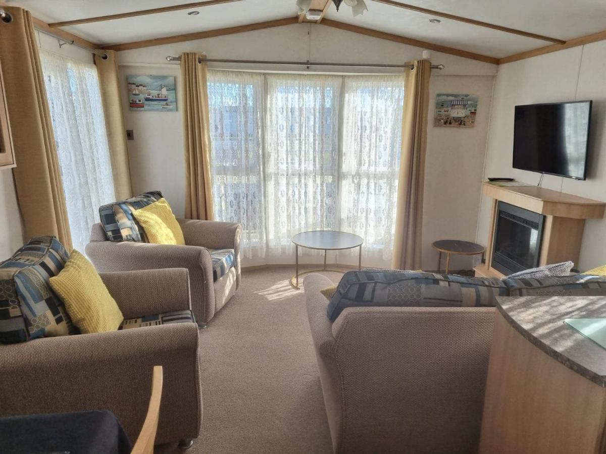 8 Berth Deluxe Caravan Pg156 Golden Palm